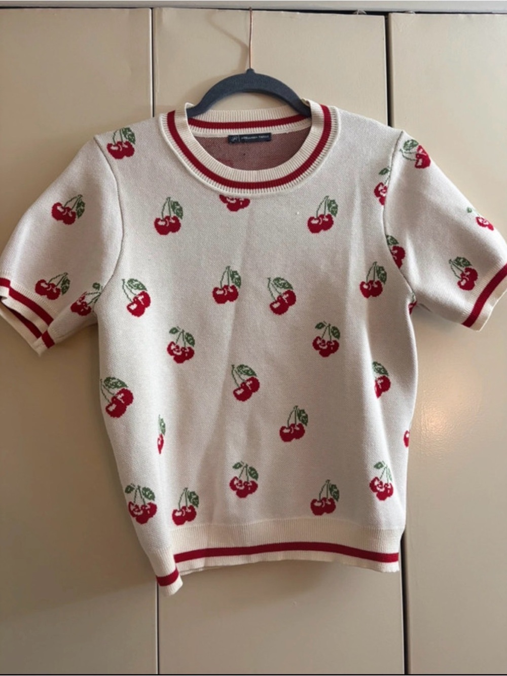 Adrianna Papell Cream and Red Cherry Knit Short Sleeve Sweater - S (4-6)